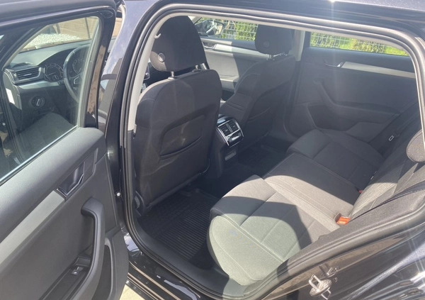 Skoda Superb cena 76900 przebieg: 136000, rok produkcji 2018 z Brzeg Dolny małe 211